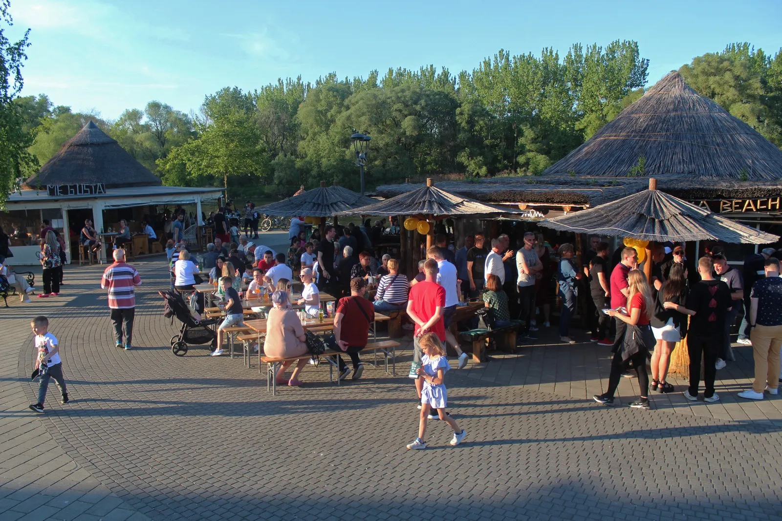 Beach bar Trska (9) Beach bar Trska (9)