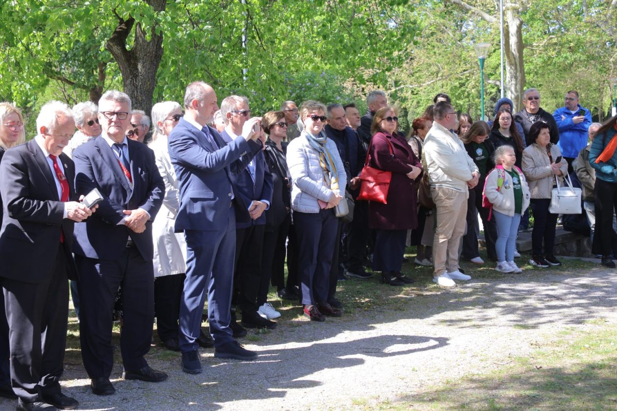 Bečko Novo Mesto 2026 polaganje vijenaca (25)