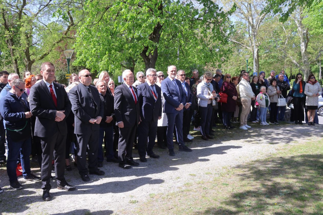 Bečko Novo Mesto 2026 polaganje vijenaca (27)
