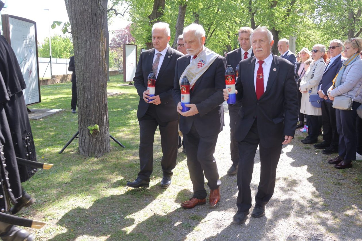 Bečko Novo Mesto 2026 polaganje vijenaca (29)