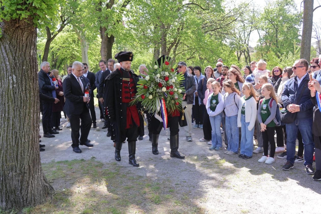 Bečko Novo Mesto 2026 polaganje vijenaca (30)