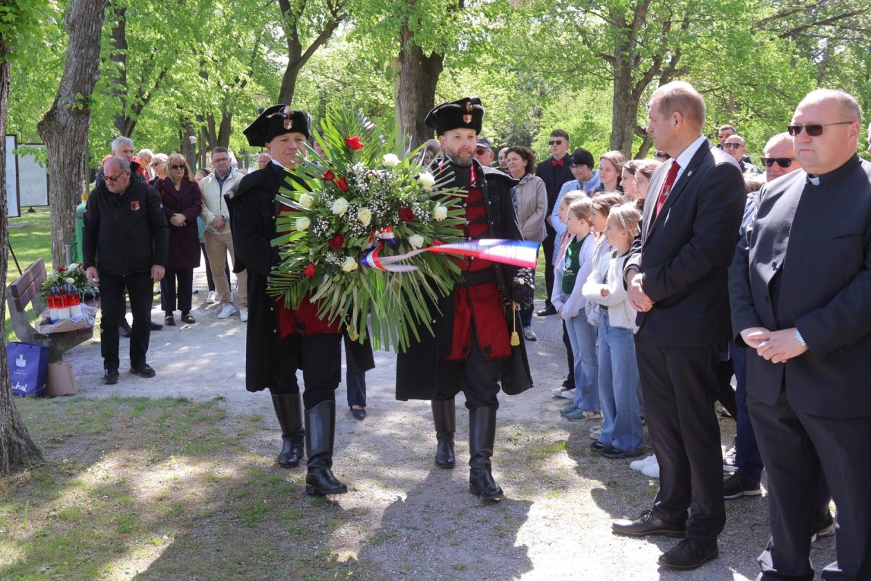 Bečko Novo Mesto 2026 polaganje vijenaca (33)