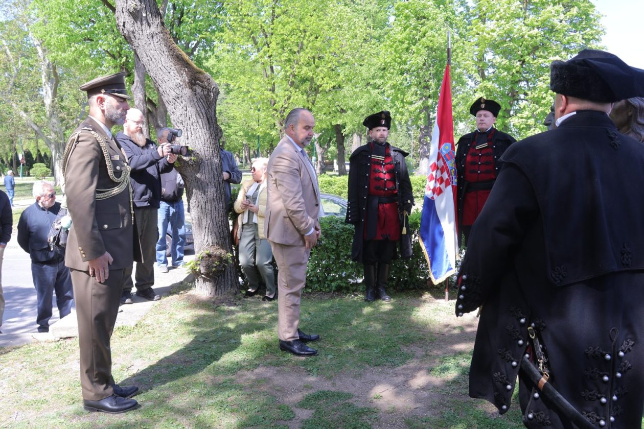 Bečko Novo Mesto 2026 polaganje vijenaca (34)