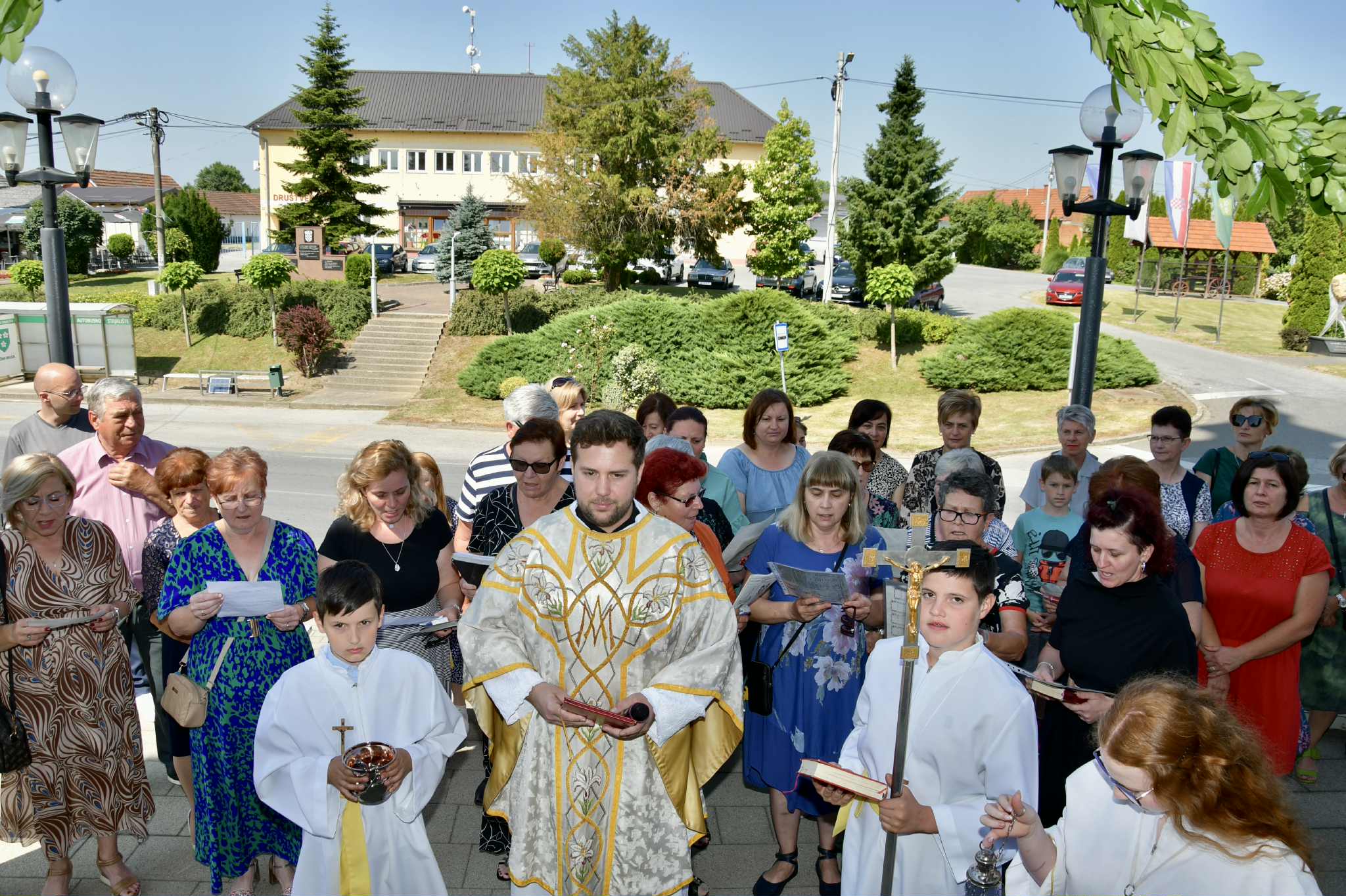 Belica, Posvećenje novih vratiju Crkve Uznesenja Blažene Djevice Marije (1)