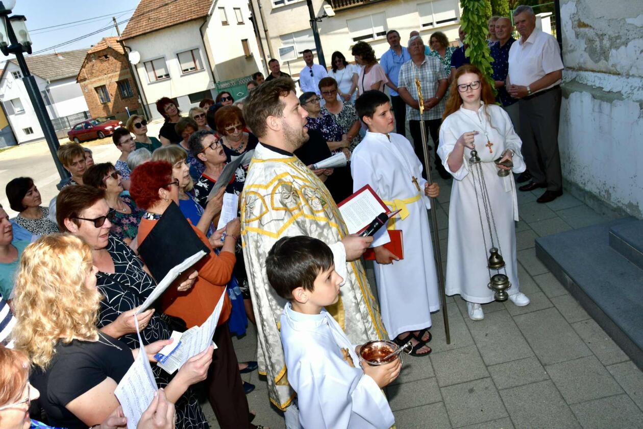Belica, Posvećenje novih vratiju Crkve Uznesenja Blažene Djevice Marije (10)