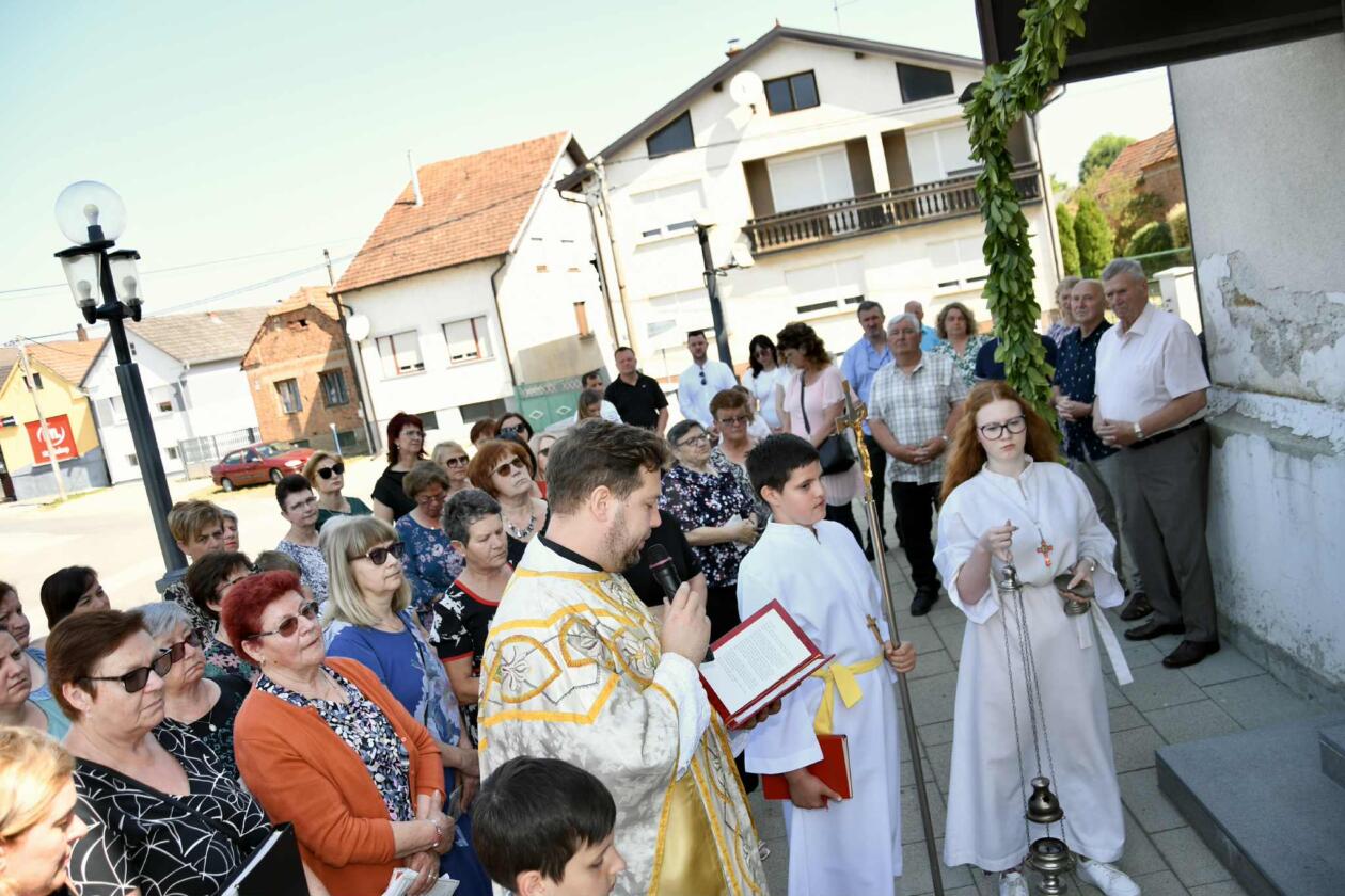 Belica, Posvećenje novih vratiju Crkve Uznesenja Blažene Djevice Marije (11)
