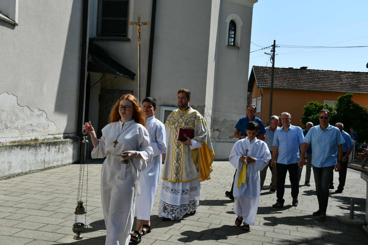 Belica, Posvećenje novih vratiju Crkve Uznesenja Blažene Djevice Marije (12)
