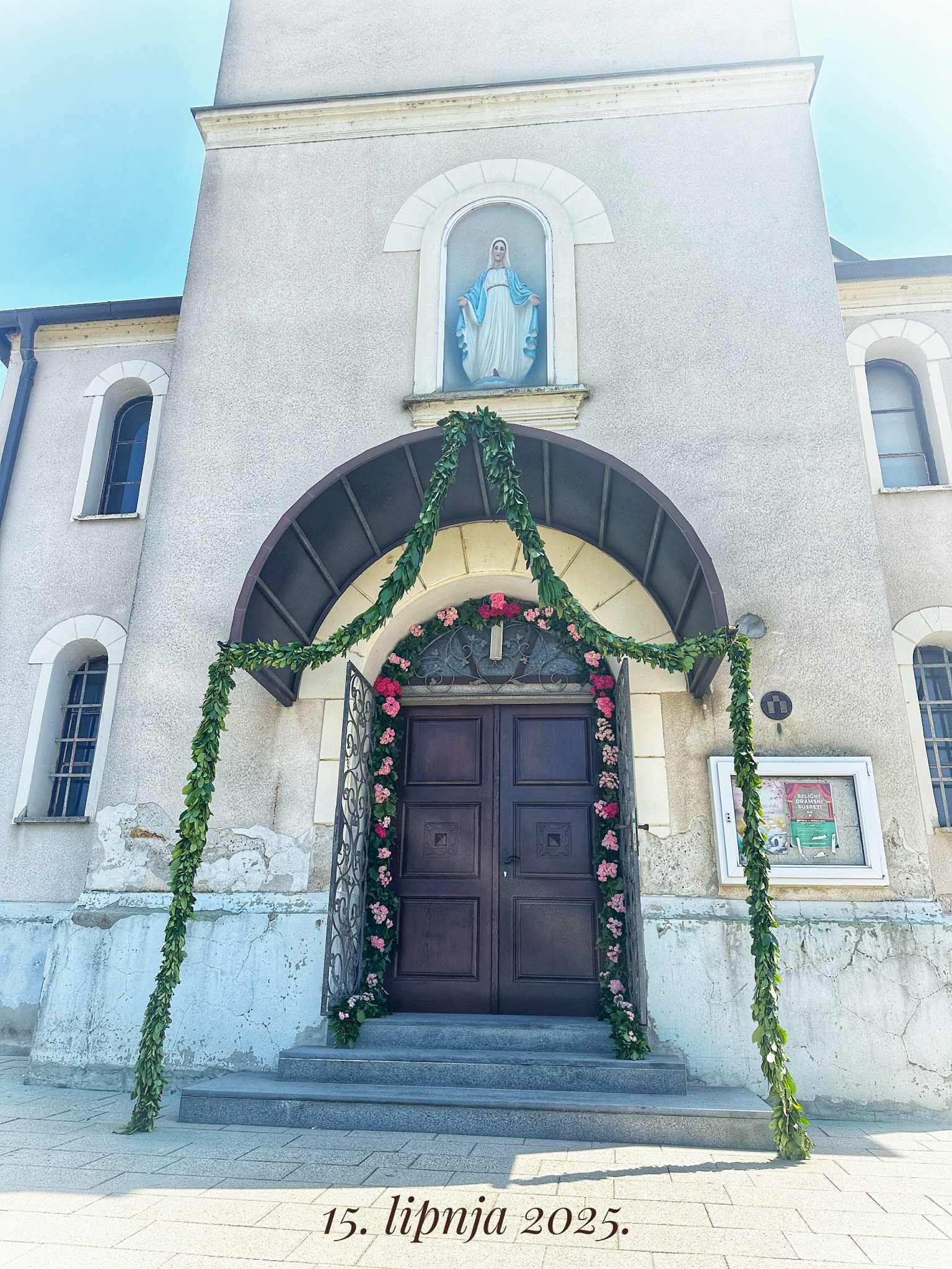 Belica, Posvećenje novih vratiju Crkve Uznesenja Blažene Djevice Marije (15)