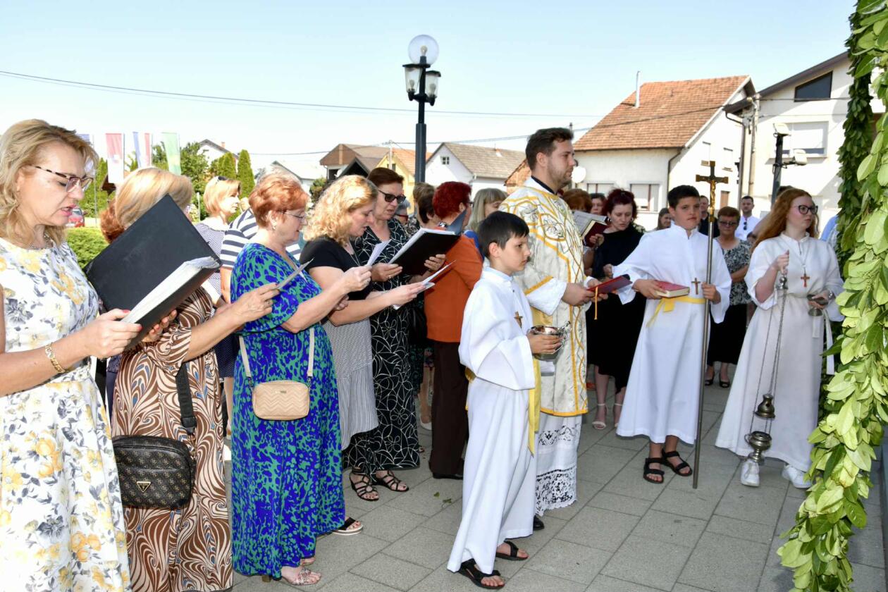 Belica, Posvećenje novih vratiju Crkve Uznesenja Blažene Djevice Marije (3)