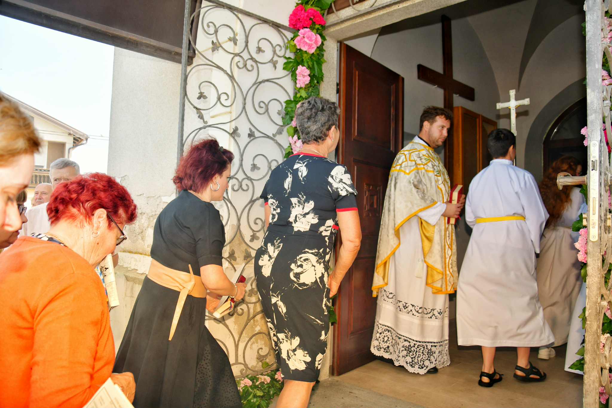 Belica, Posvećenje novih vratiju Crkve Uznesenja Blažene Djevice Marije (30)