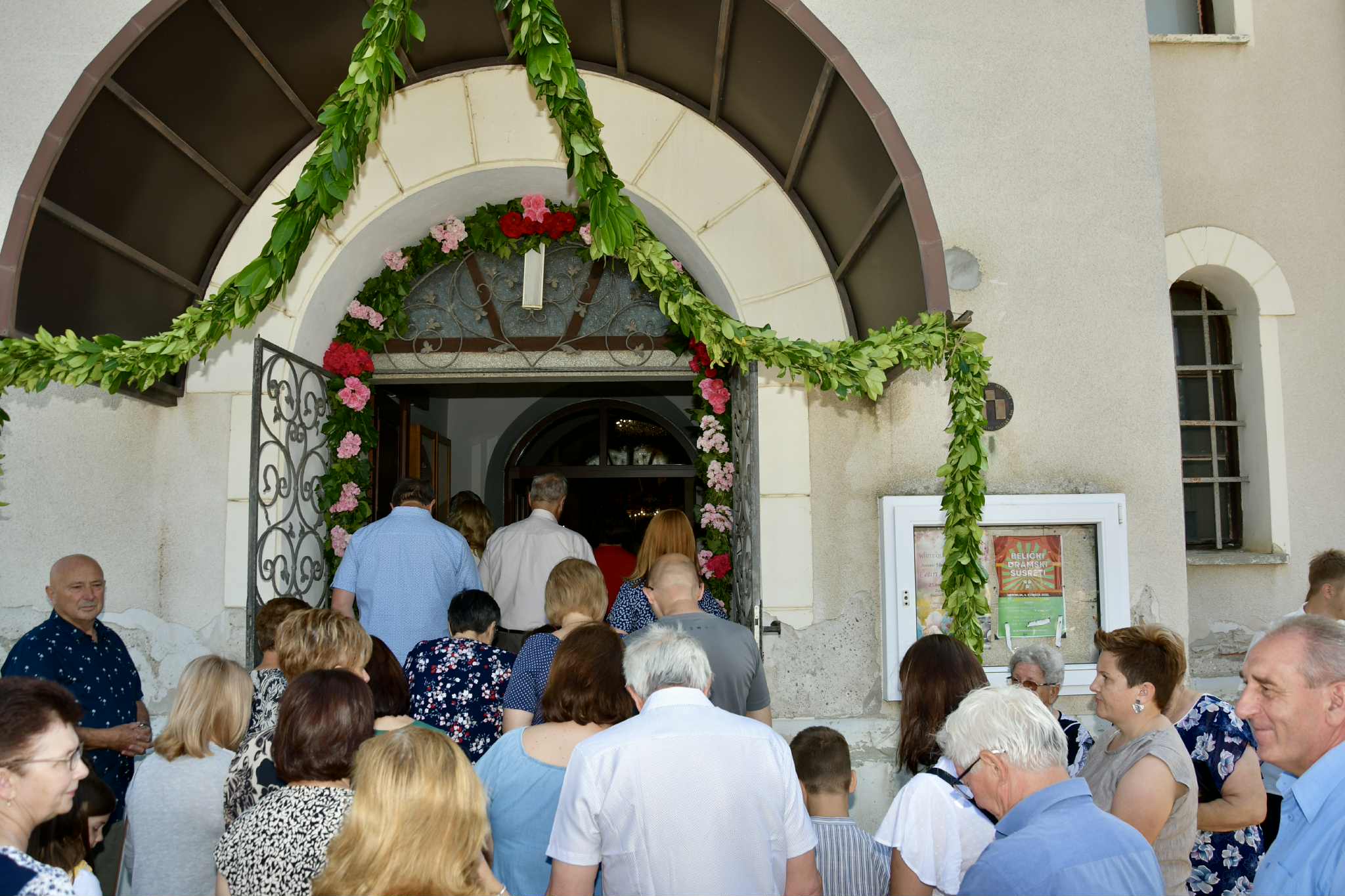 Belica, Posvećenje novih vratiju Crkve Uznesenja Blažene Djevice Marije (34)