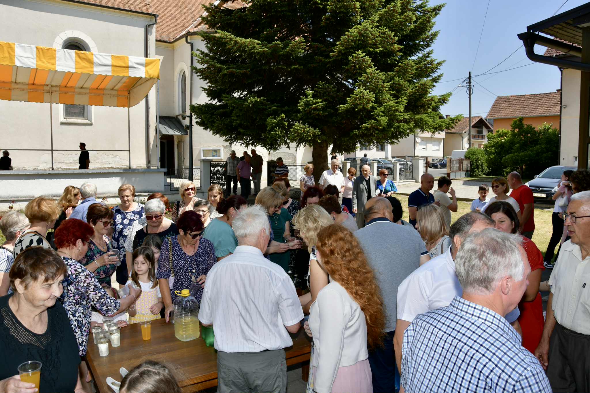 Belica, Posvećenje novih vratiju Crkve Uznesenja Blažene Djevice Marije (4)