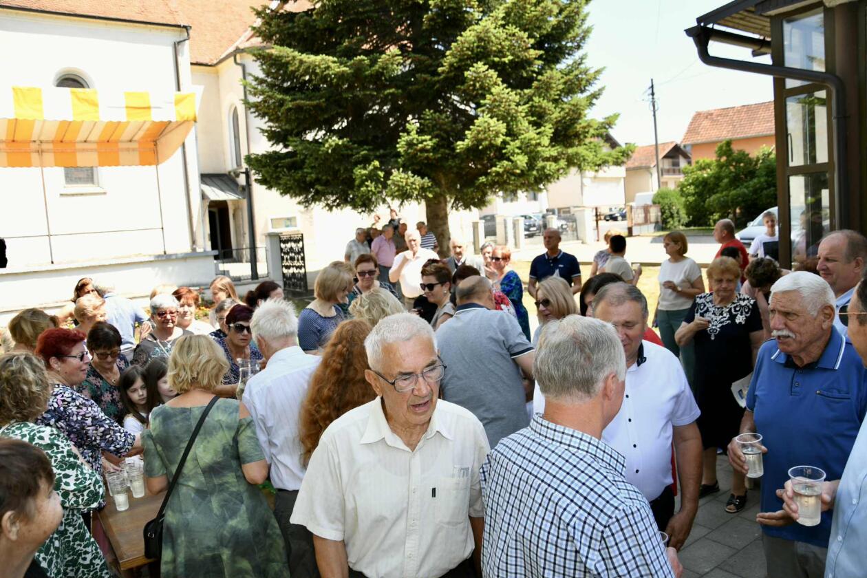 Belica, Posvećenje novih vratiju Crkve Uznesenja Blažene Djevice Marije (42)