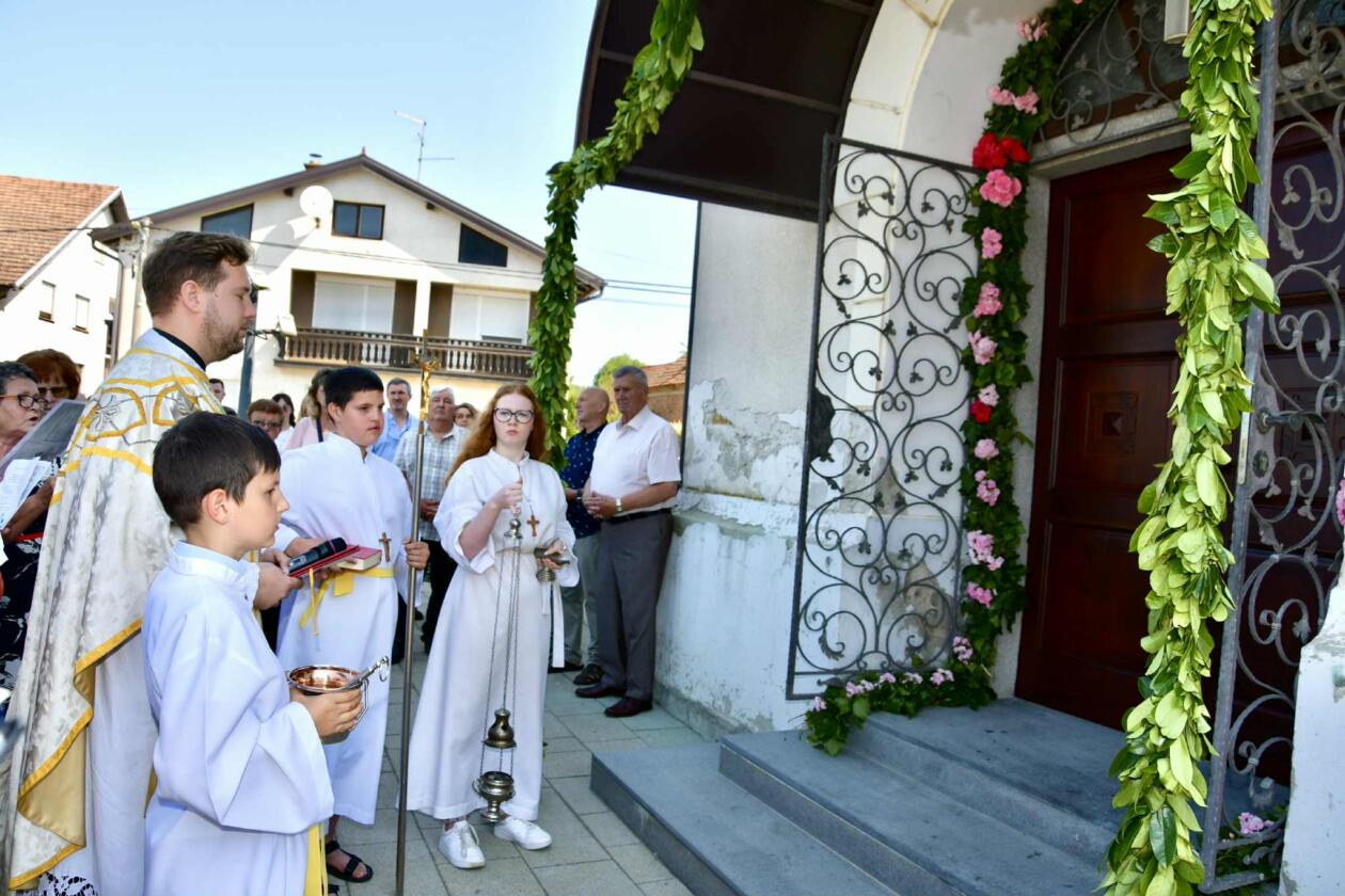 Belica, Posvećenje novih vratiju Crkve Uznesenja Blažene Djevice Marije (9)