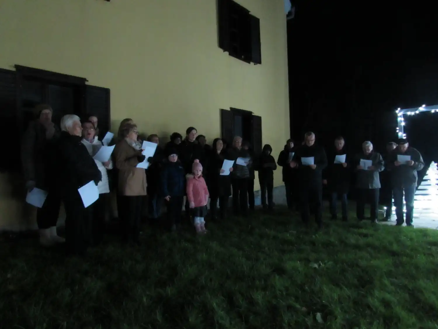 Blagdanska atmosfera u Svetom Jurju na Bregu Zapaljena prva adventska svijeća (7)