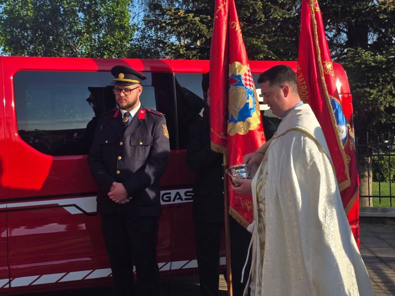 Blagoslov vatrogasnog kombija u Belici (5)