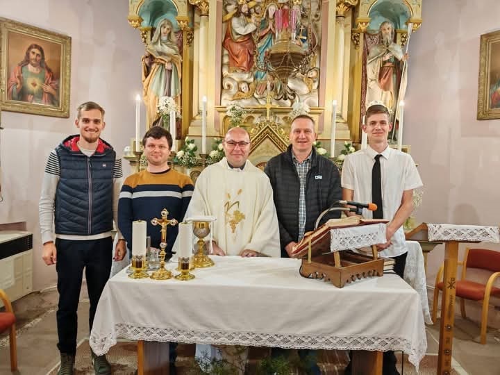 Blagoslovljena obnovljena zvona kapele Male Gospe (1) Blagoslovljena obnovljena zvona kapele Male Gospe (1)