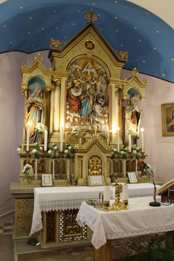 Blagoslovljena obnovljena zvona kapele Male Gospe (2) Blagoslovljena obnovljena zvona kapele Male Gospe (1)