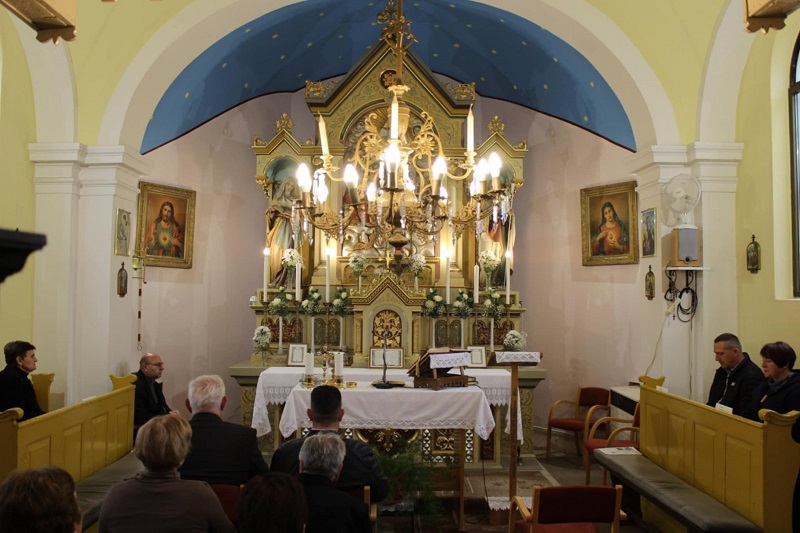 Blagoslovljena obnovljena zvona kapele Male Gospe (4) Blagoslovljena obnovljena zvona kapele Male Gospe (1)