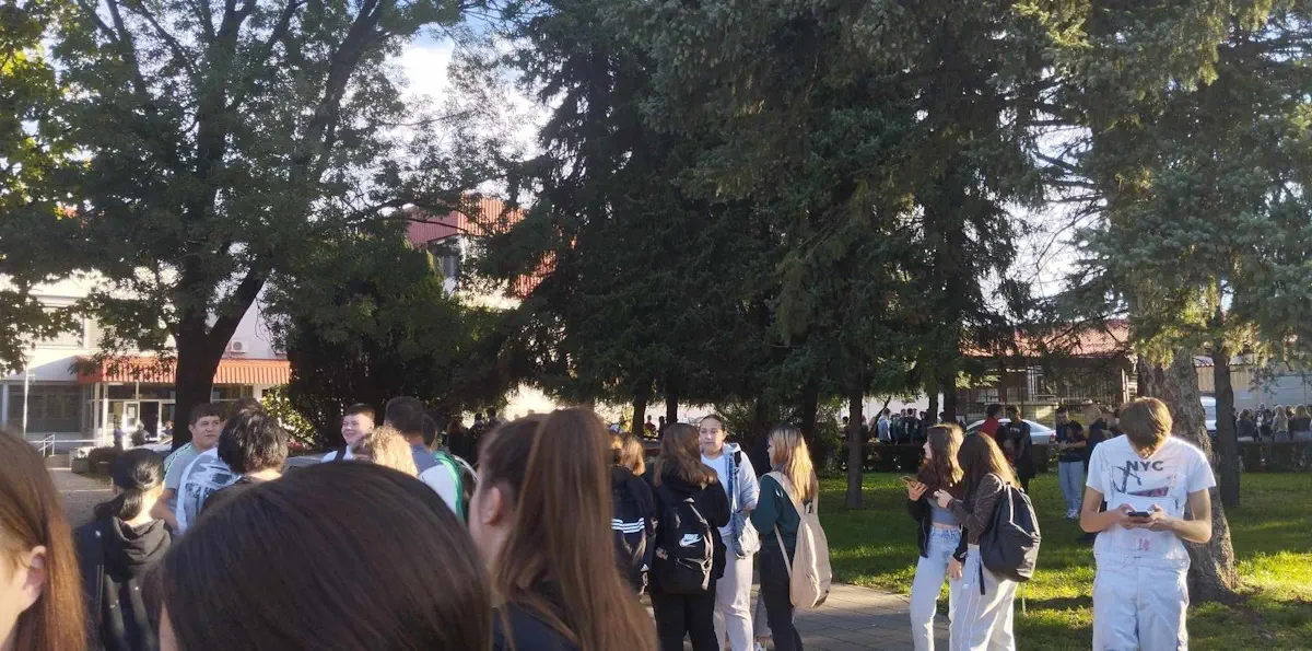 Bombe u srednjim školama VŽ (1)