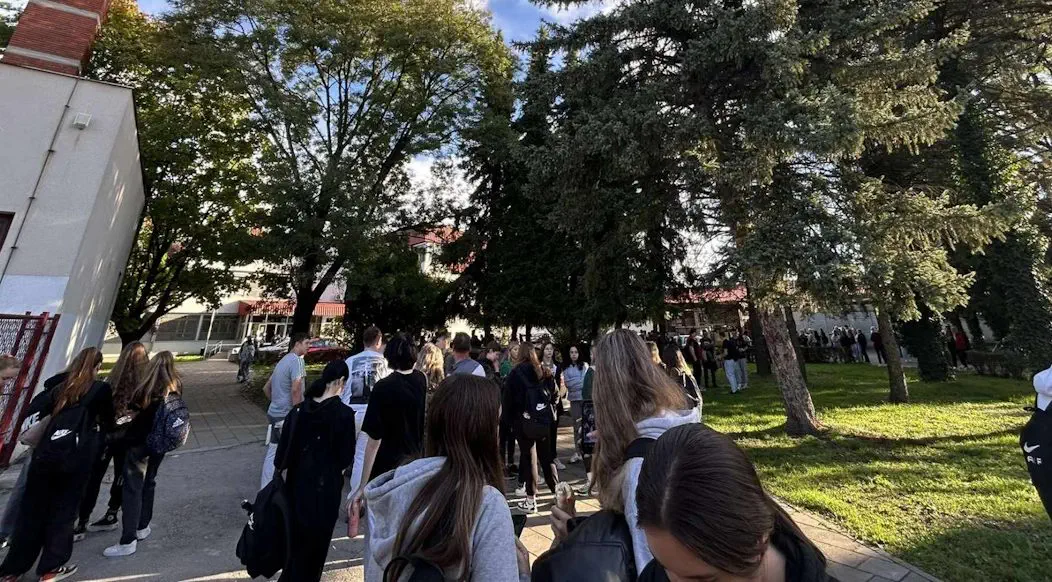 Bombe u srednjim školama VŽ (5)