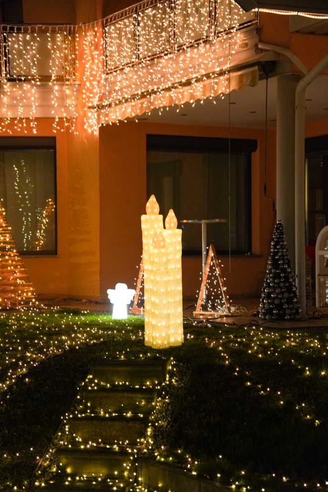 Božić ukrasi obitelj Šavora Ivanovec lampice djed mraz snjegović sob (14)