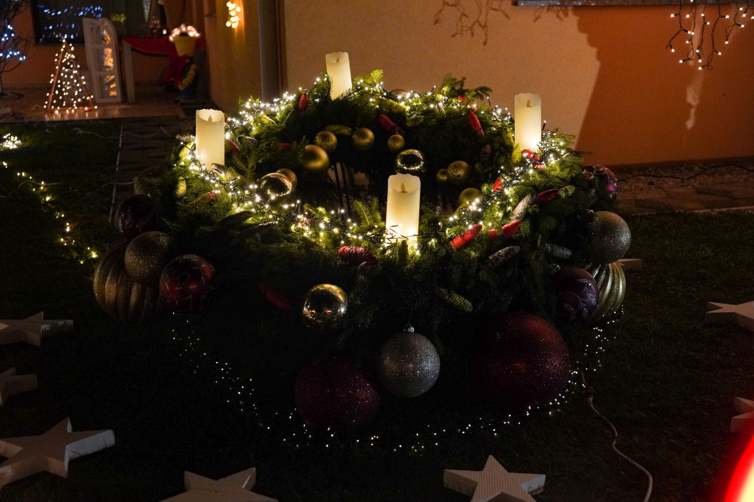 Božić ukrasi obitelj Šavora Ivanovec lampice djed mraz snjegović sob (18)