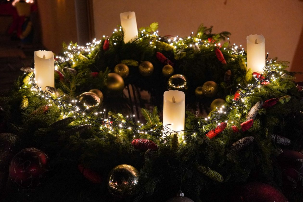 Božić ukrasi obitelj Šavora Ivanovec lampice djed mraz snjegović sob (19)