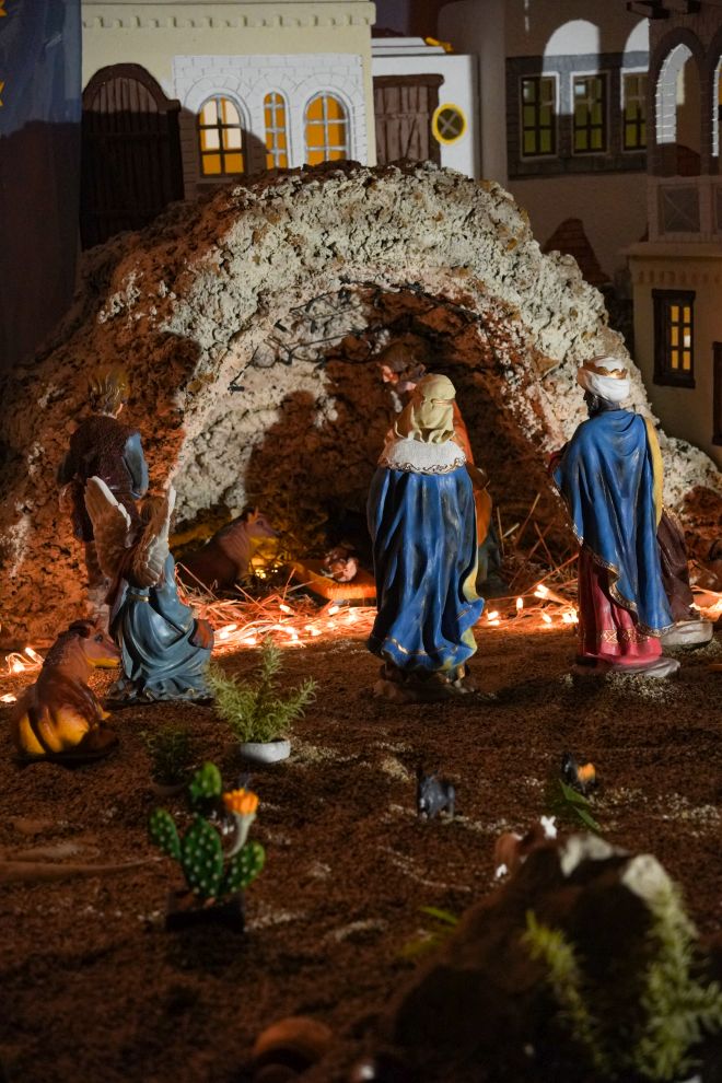 Božić ukrasi obitelj Šavora Ivanovec lampice djed mraz snjegović sob (21)