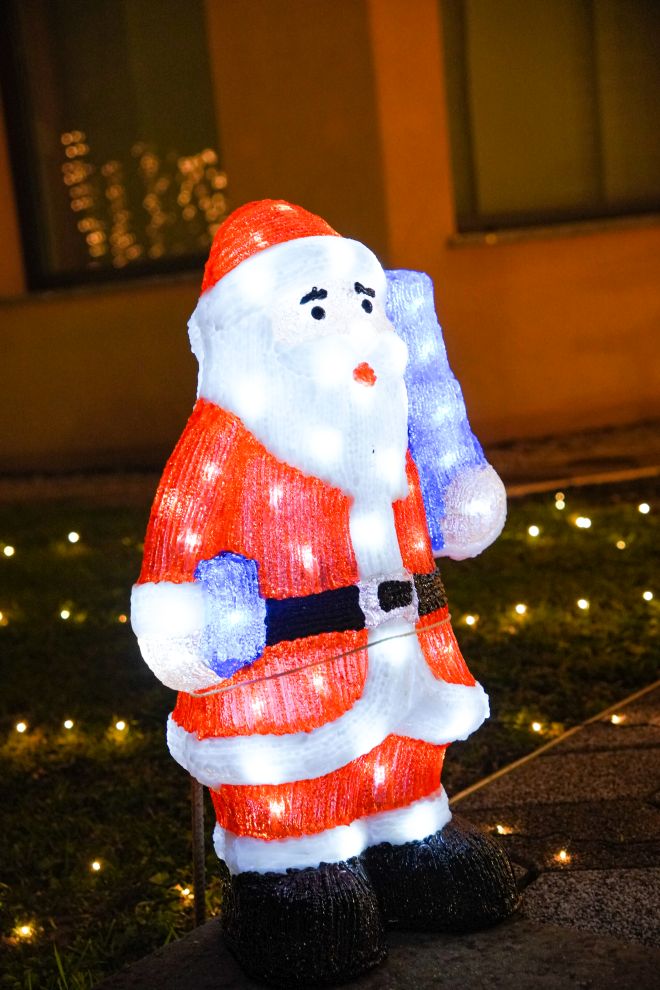 Božić ukrasi obitelj Šavora Ivanovec lampice djed mraz snjegović sob (27)