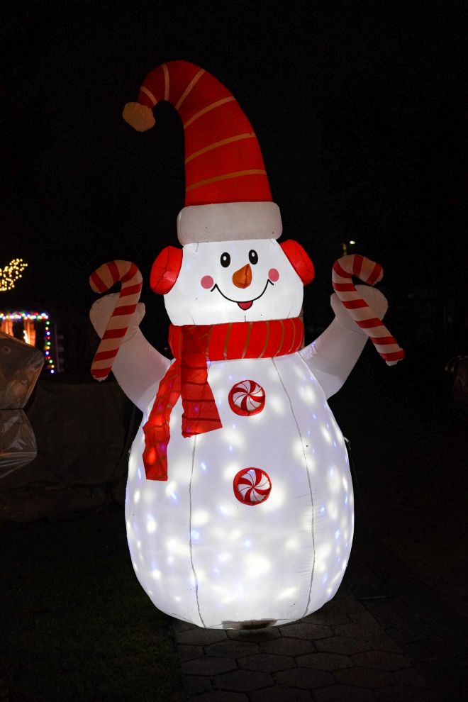 Božić ukrasi obitelj Šavora Ivanovec lampice djed mraz snjegović sob (40)