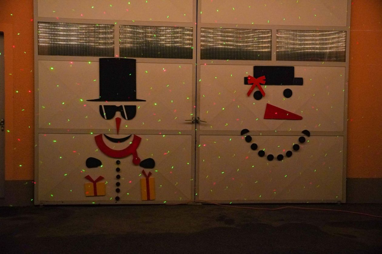 Božić ukrasi obitelj Šavora Ivanovec lampice djed mraz snjegović sob (46)