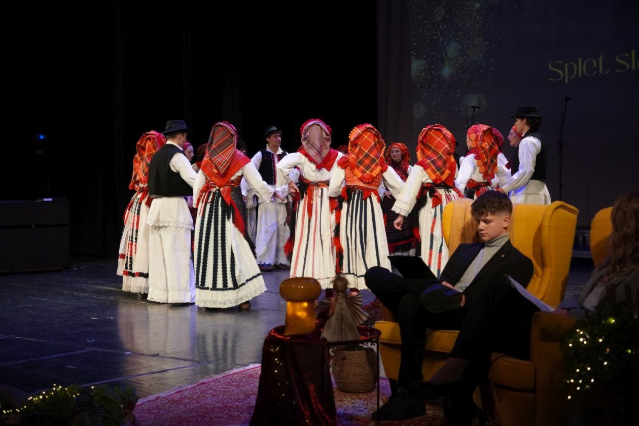 Božićni koncert Gimnazije Josipa Slavenskog (20)