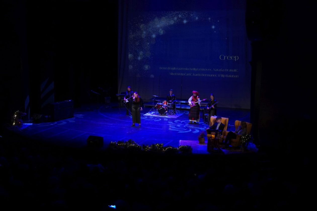 Božićni koncert Gimnazije Josipa Slavenskog (37)