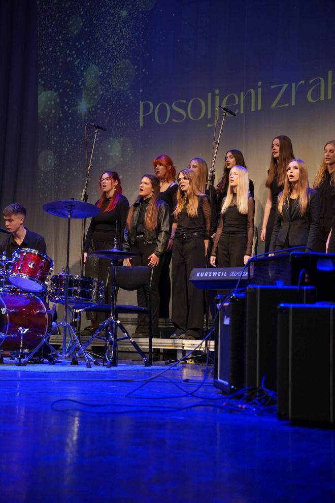 Božićni koncert Gimnazije Josipa Slavenskog (46)