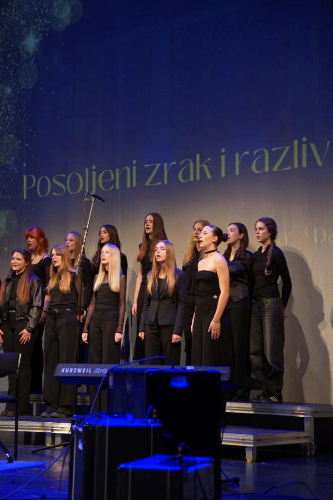 Božićni koncert Gimnazije Josipa Slavenskog (49)
