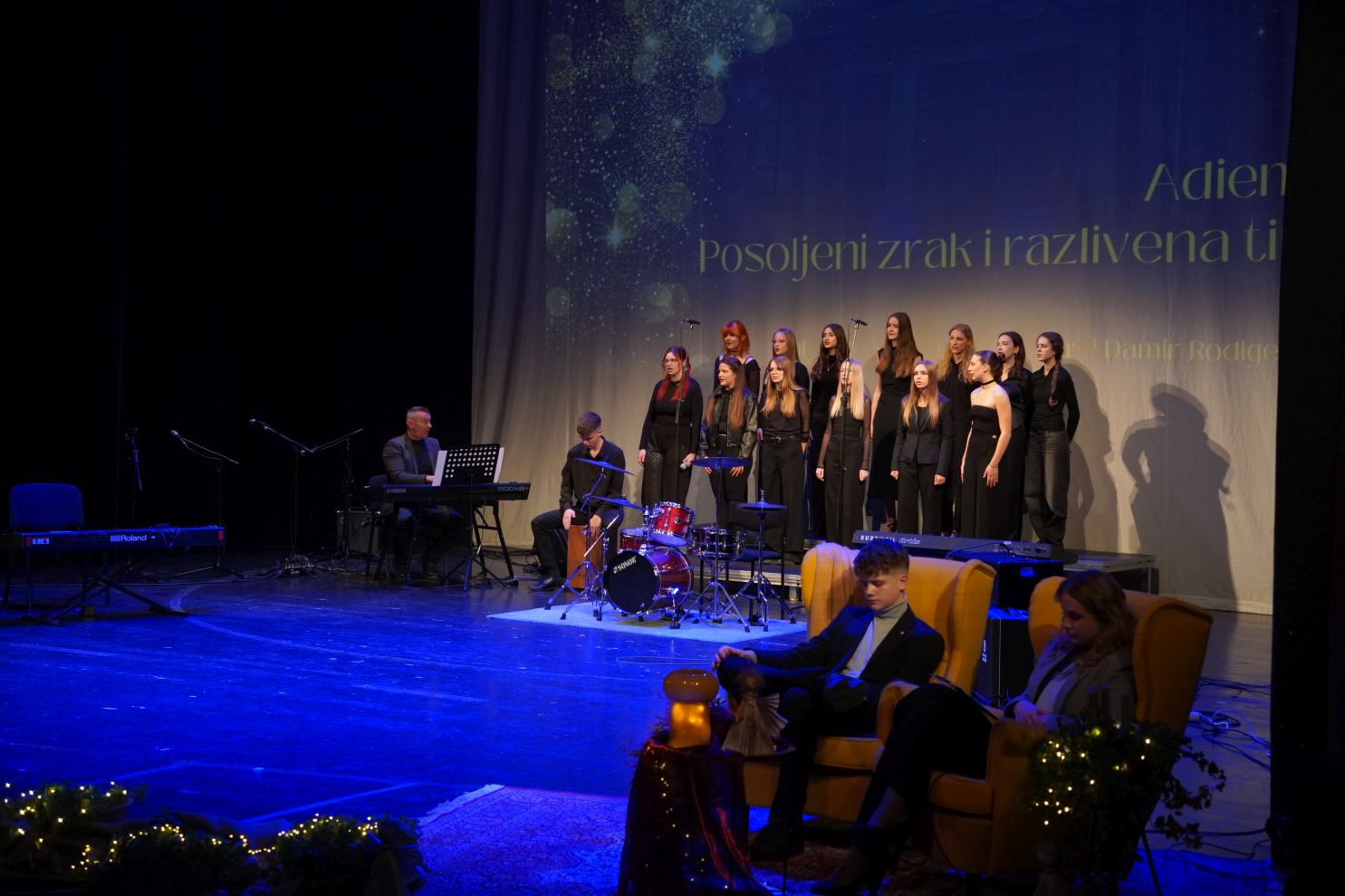 Božićni koncert Gimnazije Josipa Slavenskog (50)