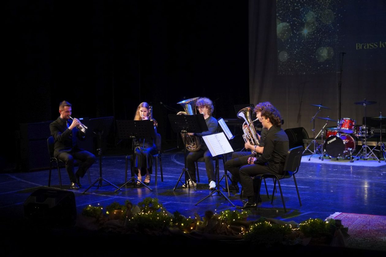 Božićni koncert Gimnazije Josipa Slavenskog (67)