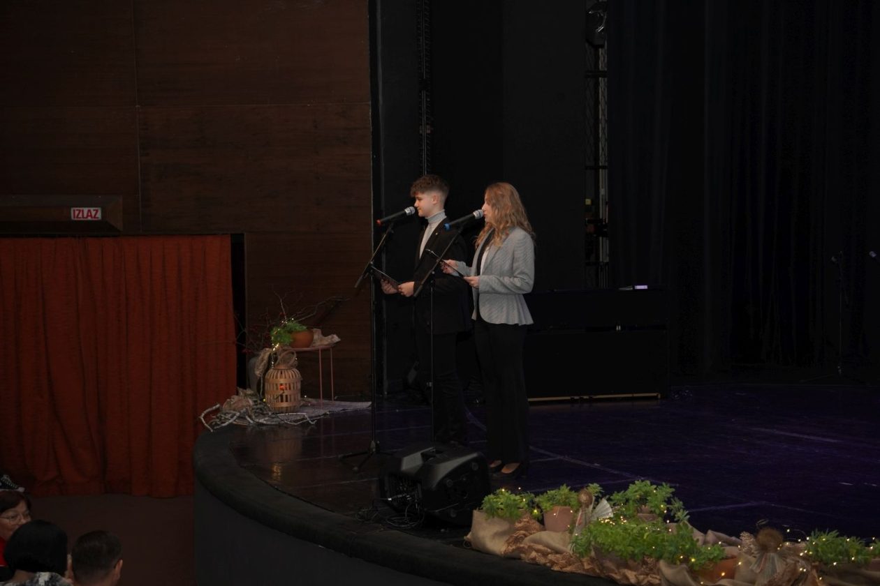 Božićni koncert Gimnazije Josipa Slavenskog (7)