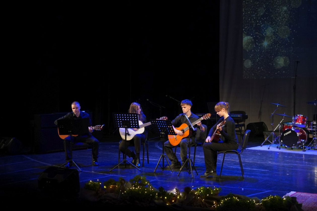 Božićni koncert Gimnazije Josipa Slavenskog (71)