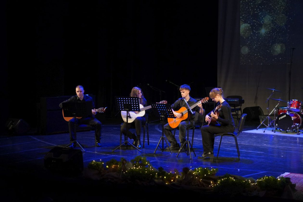 Božićni koncert Gimnazije Josipa Slavenskog (72)