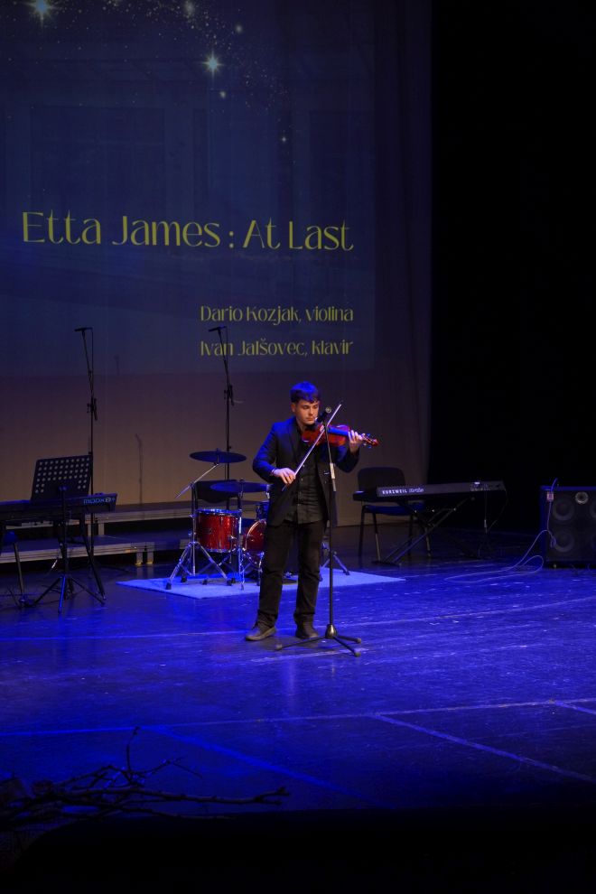 Božićni koncert Gimnazije Josipa Slavenskog (78)
