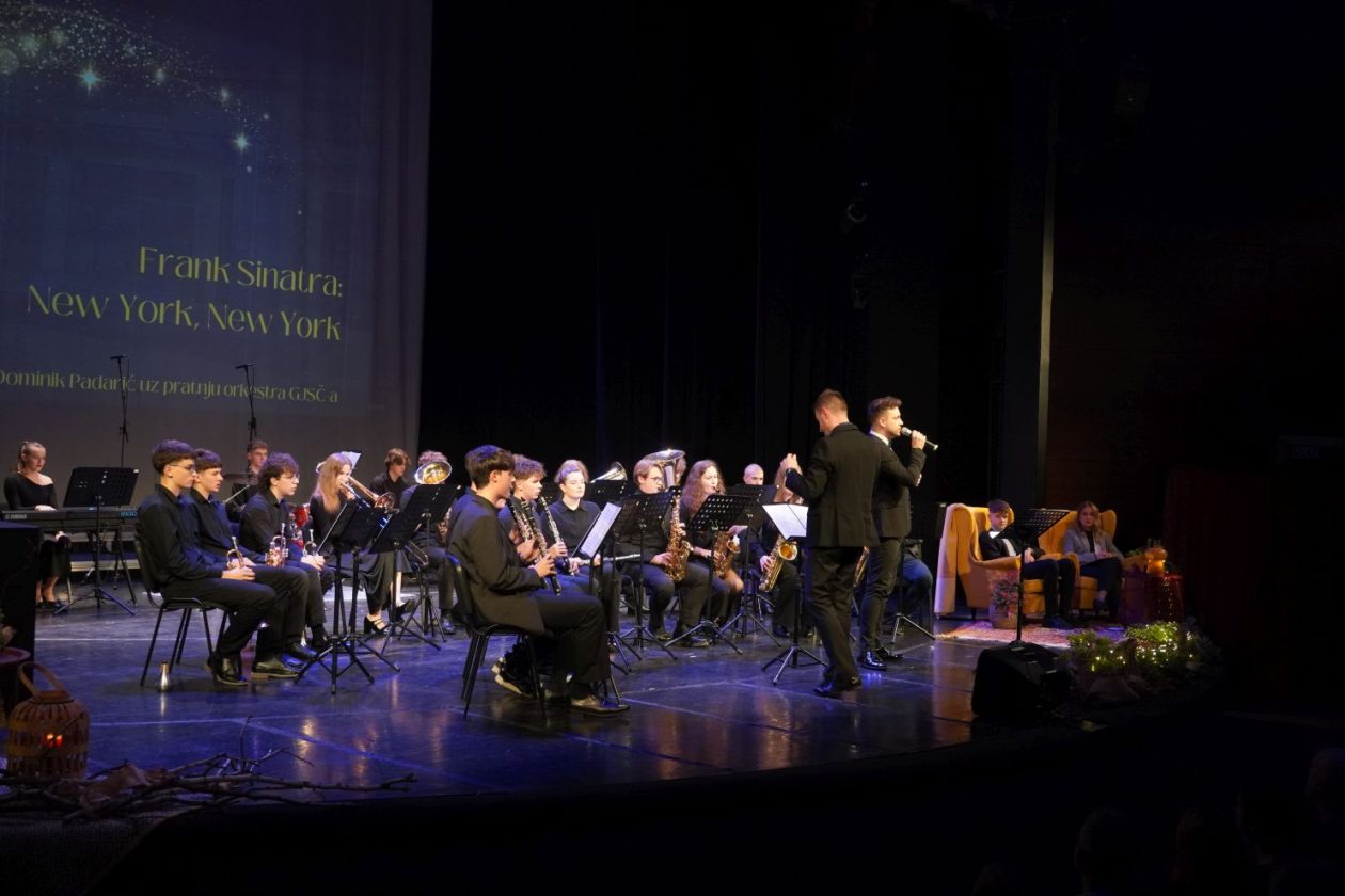 Božićni koncert Gimnazije Josipa Slavenskog (89)