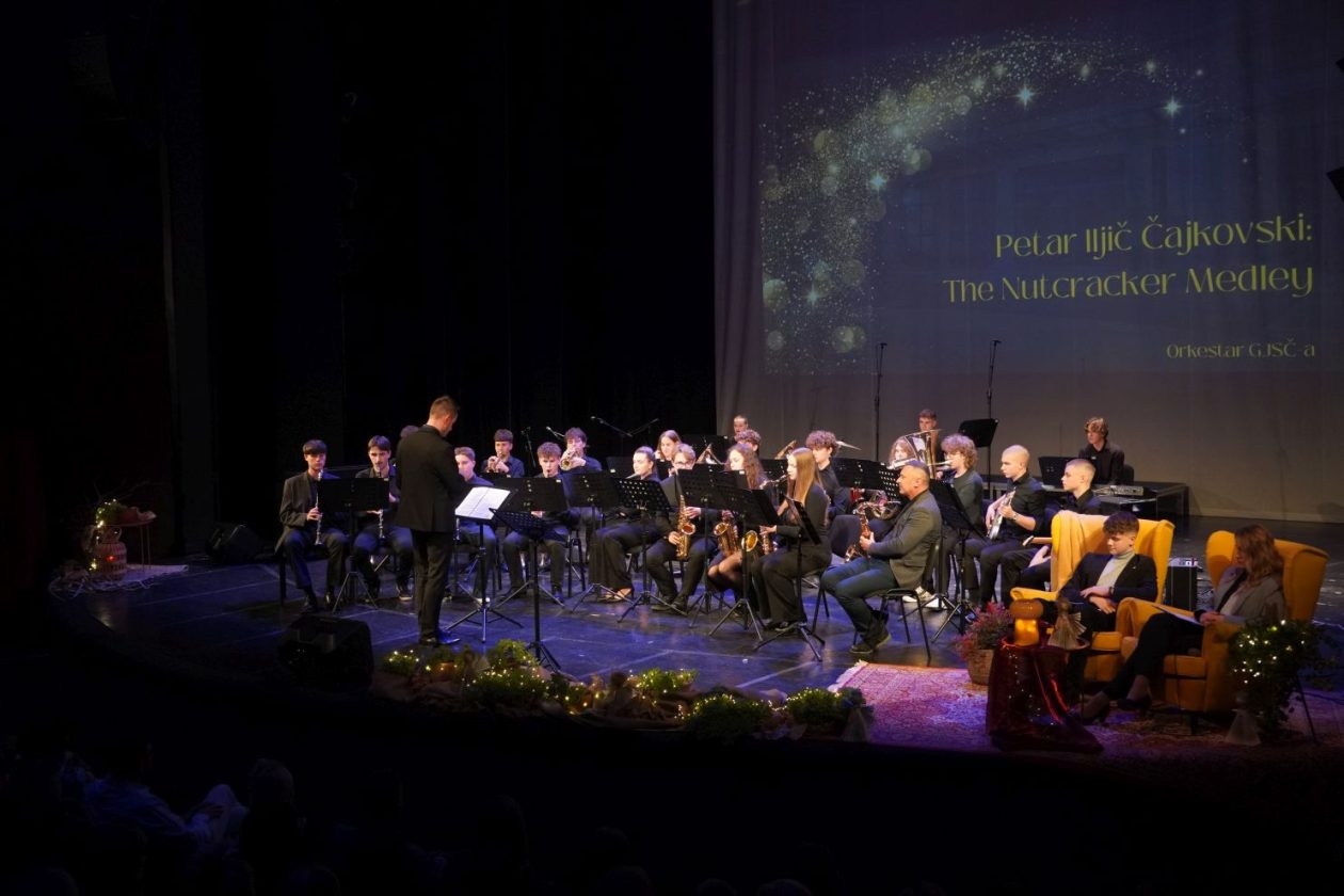 Božićni koncert Gimnazije Josipa Slavenskog (94)