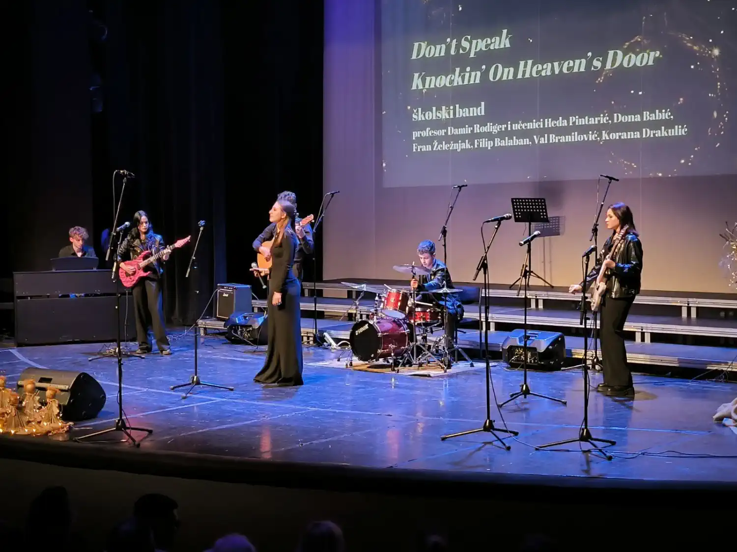 Božićni koncert Gimnazije Josipa Slavenskog Čakovec 2024 (6) Božićni koncert Gimnazije Josipa Slavenskog Čakovec 2024 (6)