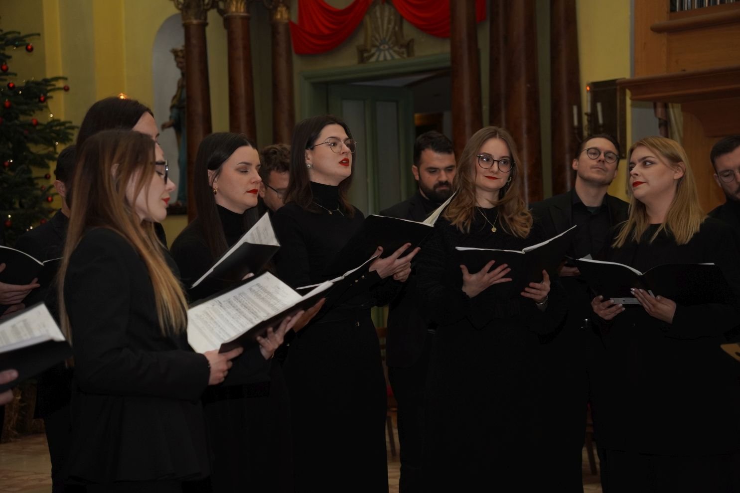 Božićni koncert Pučki pivači KBF-a crkva svetog Nikole Čakovec zbor pjevanje nastup (17)