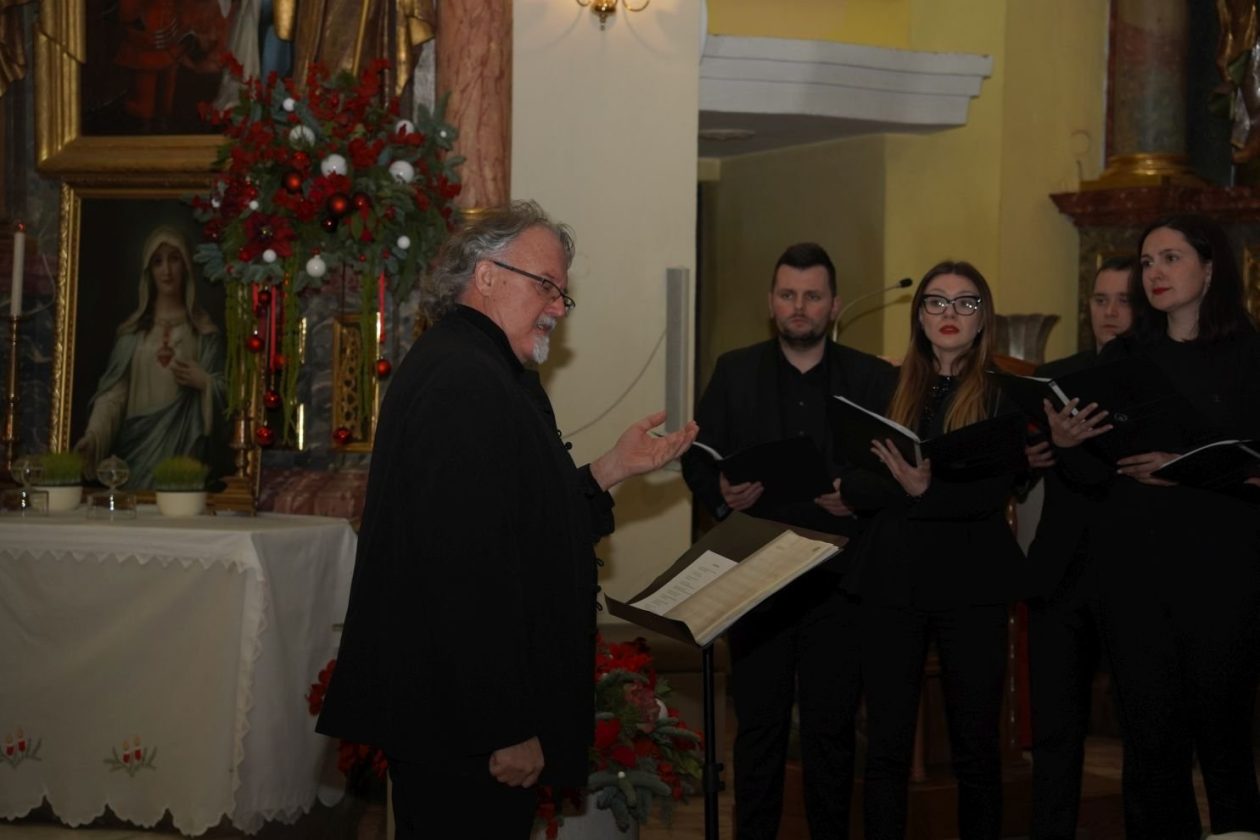 Božićni koncert Pučki pivači KBF-a crkva svetog Nikole Čakovec zbor pjevanje nastup (6)