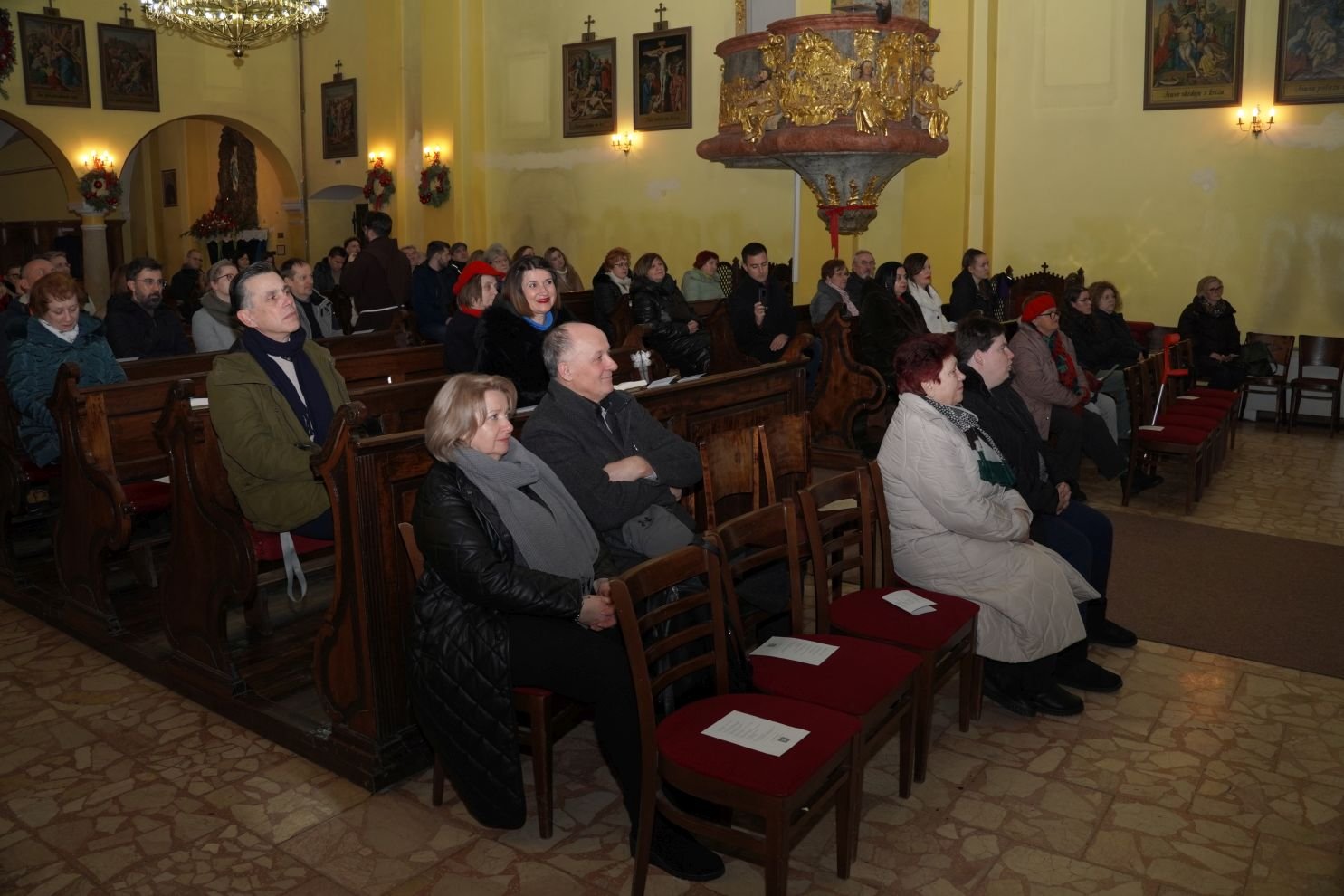 Božićni koncert Pučki pivači KBF-a crkva svetog Nikole Čakovec zbor pjevanje nastup (7)