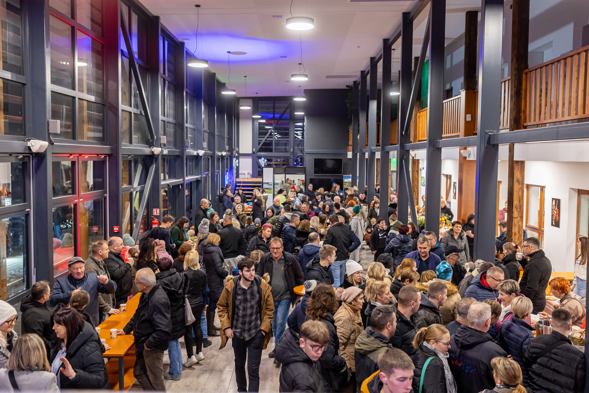 Božićni sajam (1) Božićni sajam (1)