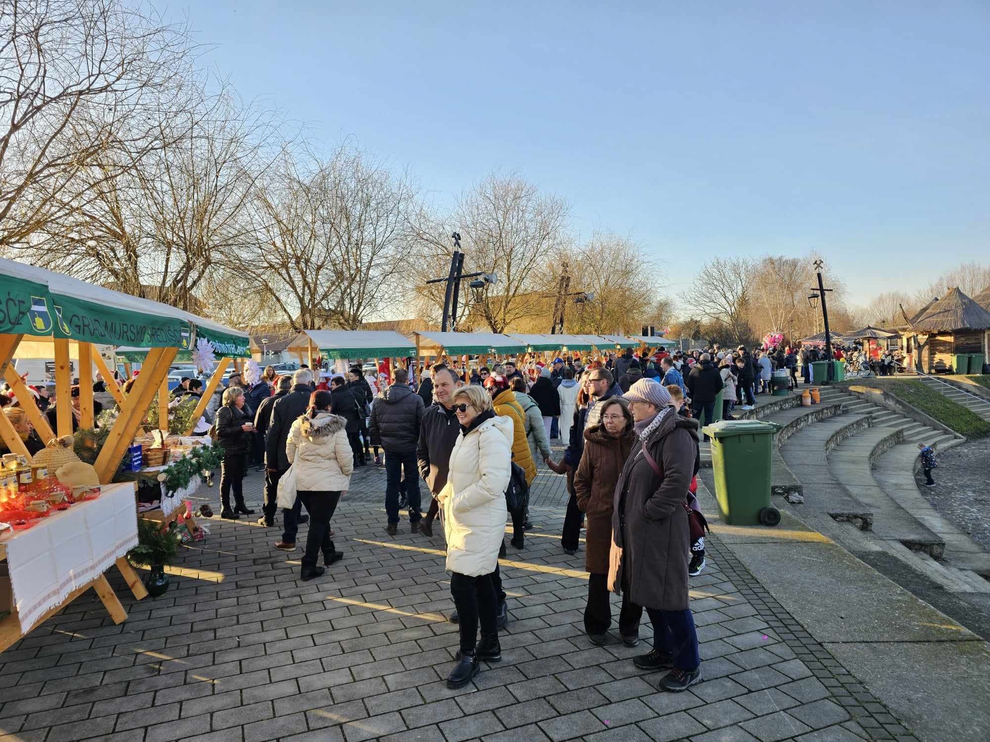 Božićni sajam 4 Božićni sajam 4